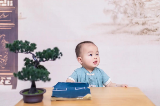 济南怀孕肚子中间凹两边凸